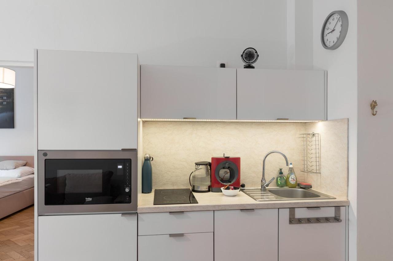 Skolska Junior Apartment Πράγα Εξωτερικό φωτογραφία