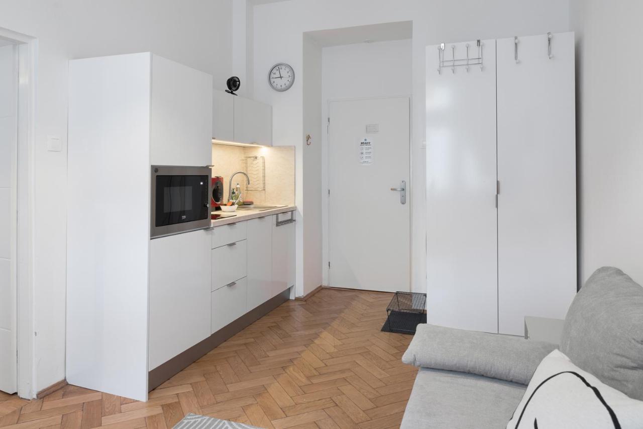 Skolska Junior Apartment Πράγα Εξωτερικό φωτογραφία